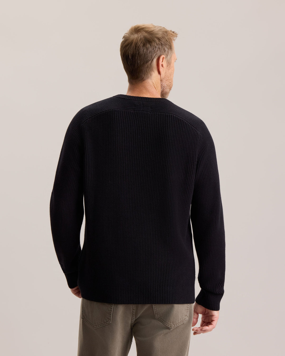 ESSENTIAL CREWNECK SWEATER