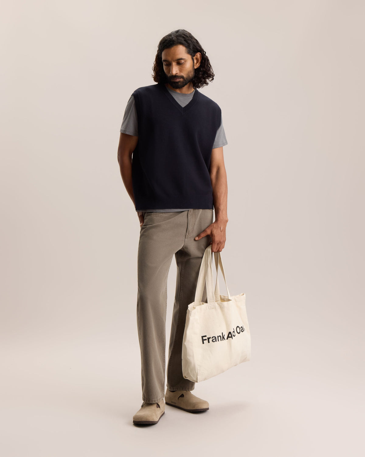 ESSENTIAL V-NECK VEST