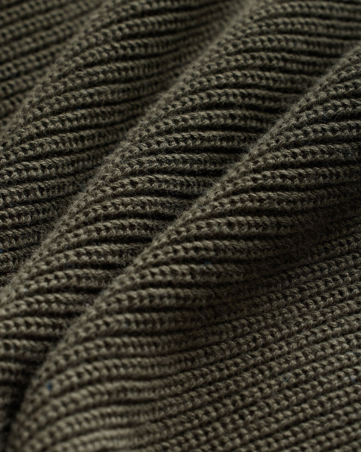 ESSENTIAL QUARTER-ZIP SWEATER